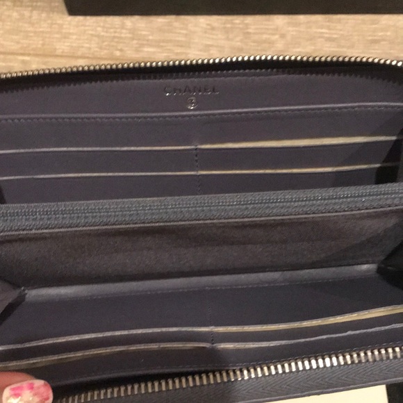 Chanel lavender wallet SHW zip around - Picture 7 of 8